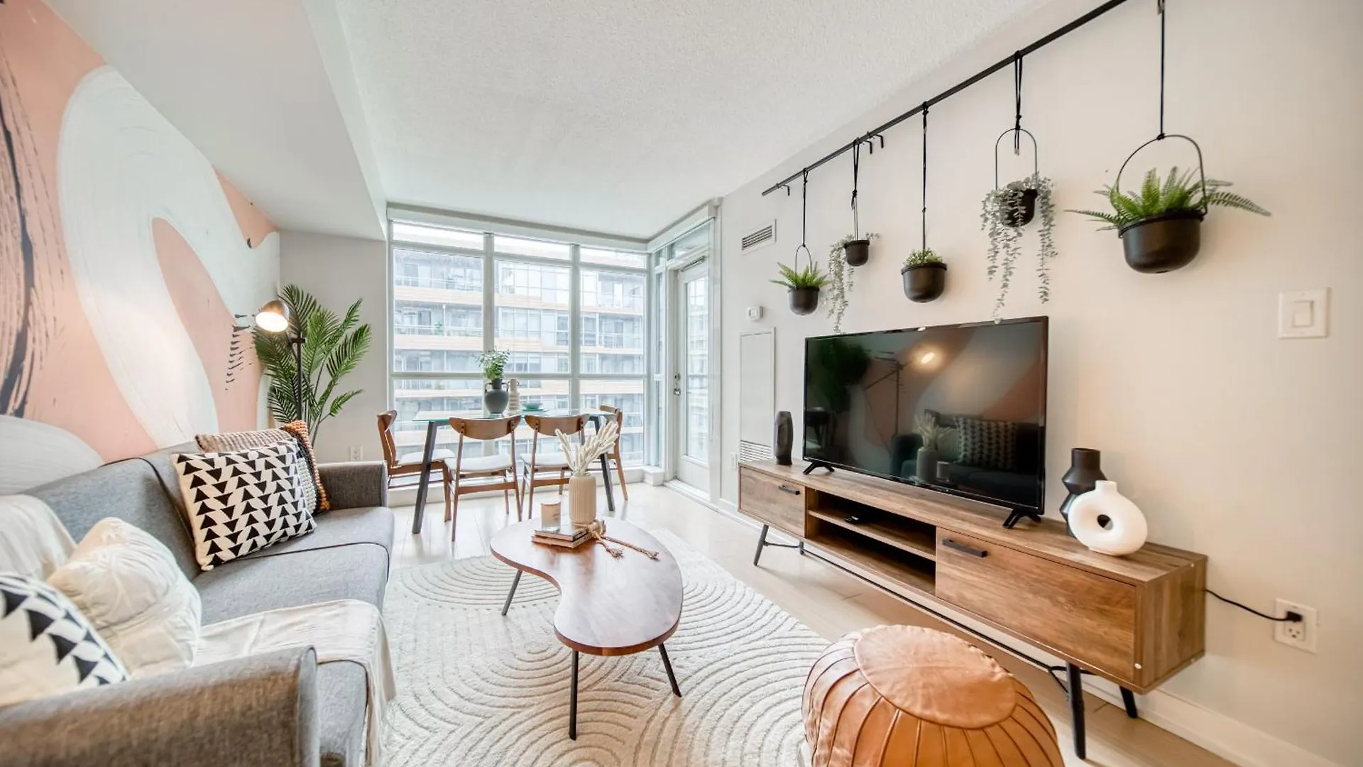 Stylish Downtown Toronto Suite With Free Parking Apartment
