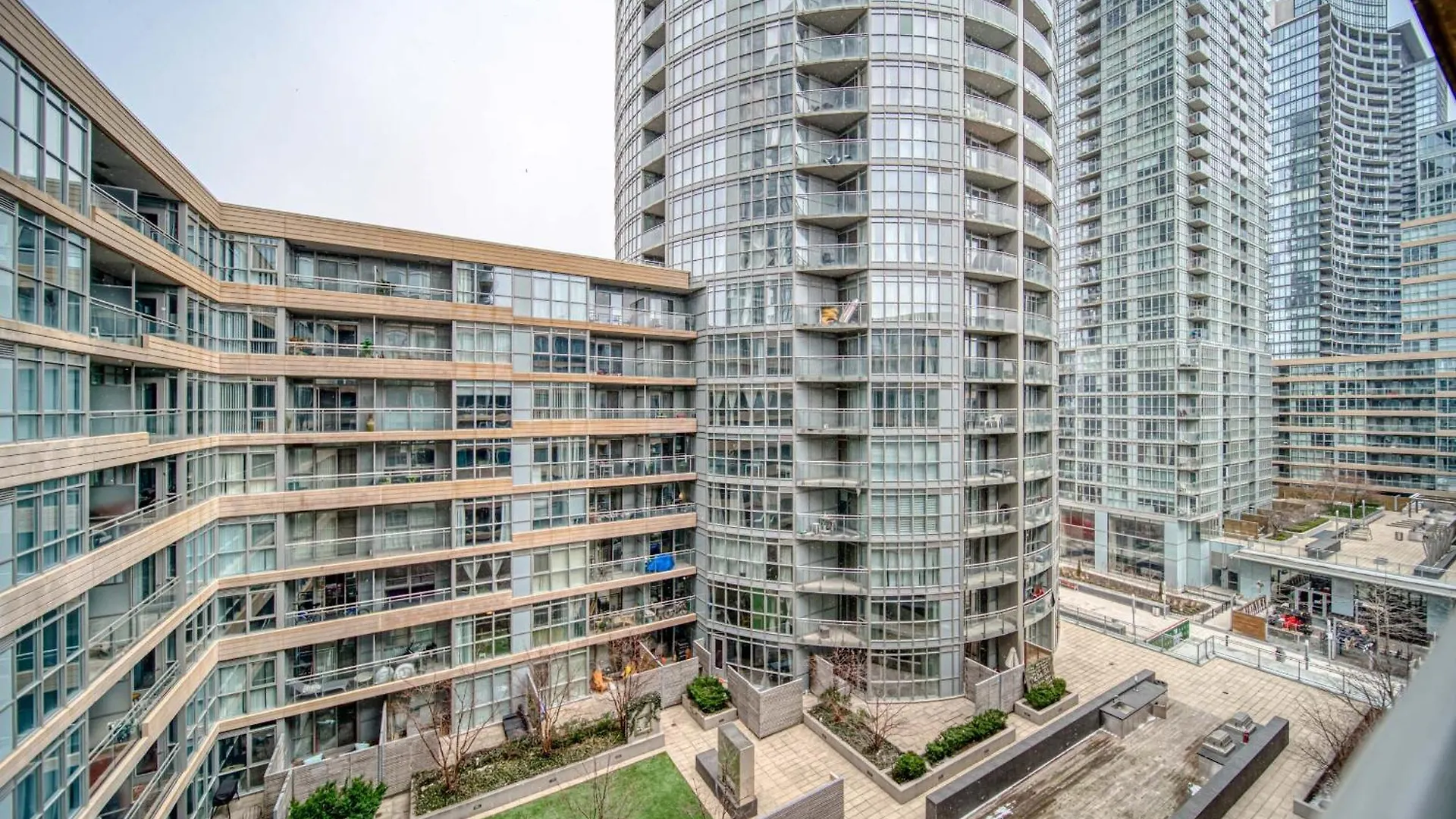 Stylish Downtown Toronto Suite With Free Parking Canada